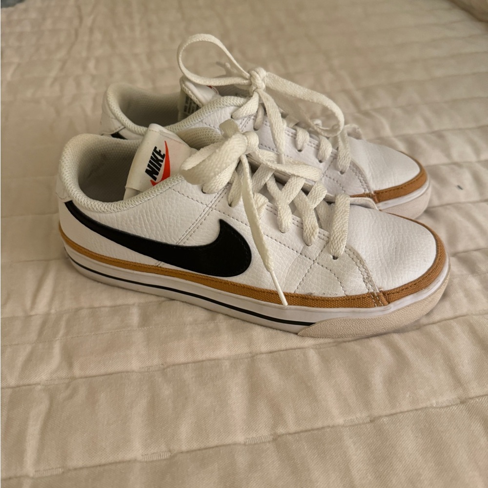 Nike black/tan/white legacy sneaker